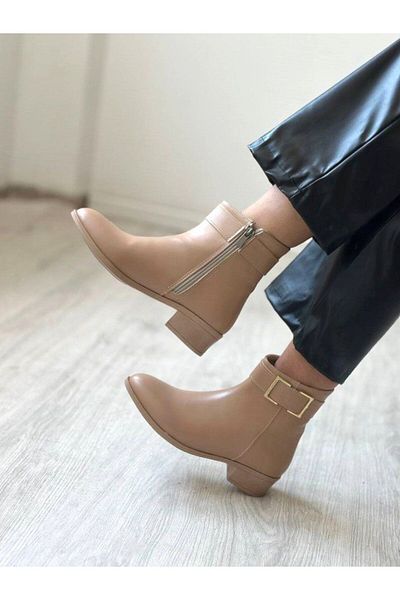İDC MODA حذاء نسائي قصير من Nut Ciit مع تفاصيل إبزيم