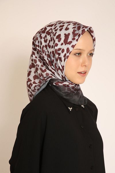 BERCHEM SCARF Leopard Print Scarf Bold and Stylish: Modern Chic with Leopard Print
