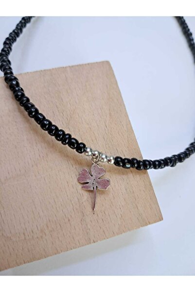 Çelik Yonca siyah boncuk kolye