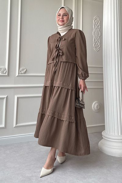 InStyle Σετ καφέ με κορδέλα με λεπτομέρεια δαντέλας και φούστα κρεπ γάλακτος