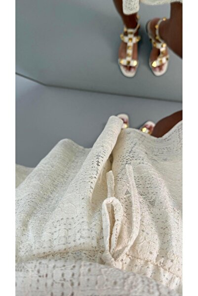 Sezgi Tekin Beli Lastikli Astar Detay Krem Dantel Şort