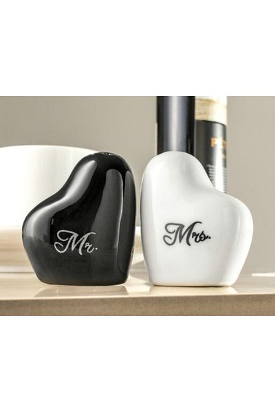 Gadget Master Set salt and pepper shakers Hearts