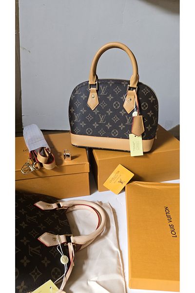chch High quality shoulder bag