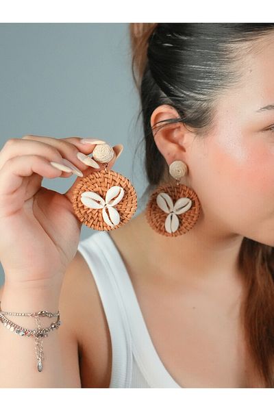 Sumen Butik Summer Seashell Dangle Earrings