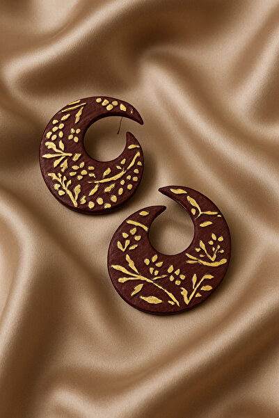 Lu Atelier Golden Bloom El Yapımı Ahşap Küpe – Altın Desenli, Etnik Tasarım, Hafif ve Şık