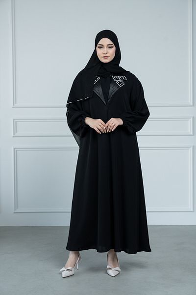 LAVİNİA Lavinia women's abaya with a turn-down collar and embroidered with Al-Fursan fabric