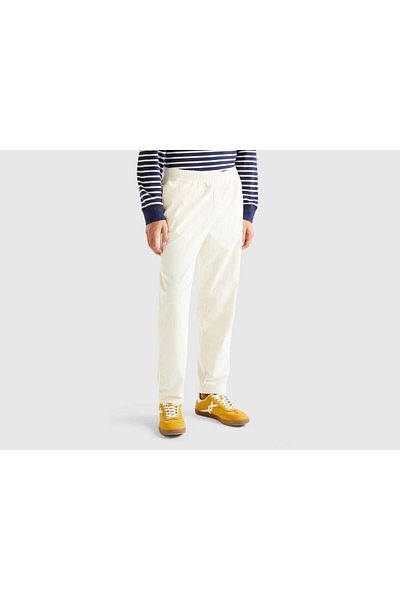 United Colors of Benetton Men's Solid Velvet Chino Pants