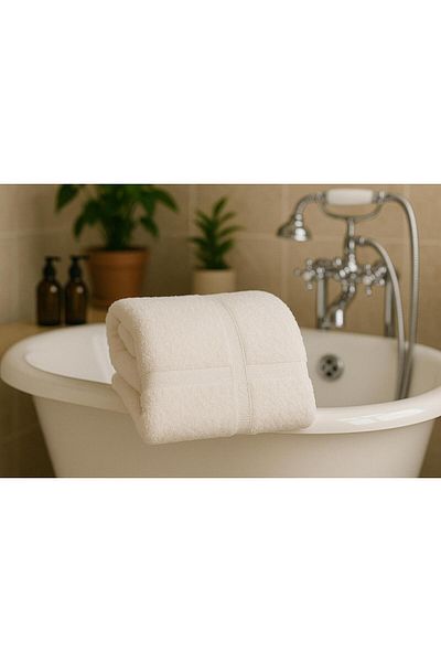 SAPPHIRE Premium White Bath Towel – 70x140 cm – Ultra Soft & Absorbent Cotton