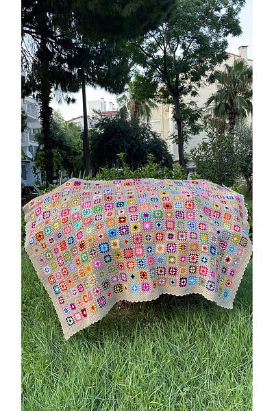 WOMANBAG Cream Color Motif Hand Made Bed Cover Blanket