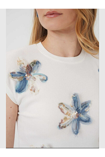 MODA Women's Front Floral Embroidered Sleeveless Body Blouse