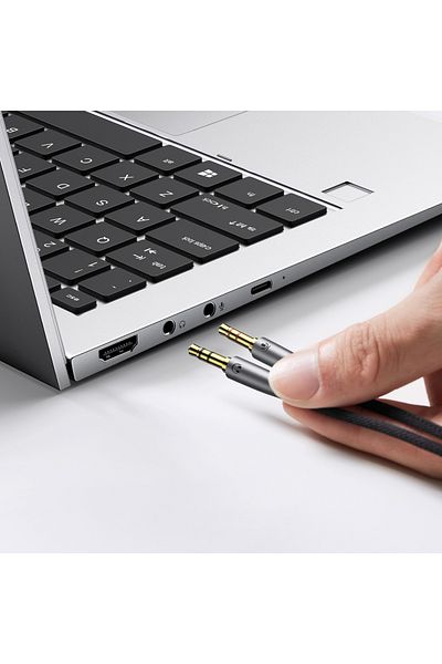 Ugreen Rozdzielacz kabla AUX 3.5 mm żeński do słuchawek i mikrofonu męski 20cm czarny