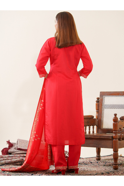 DW By Styli Embellished Straight Kurta with Trouser and Dupatta Set