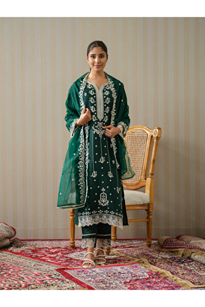 DW By Styli طقم كورتا مستقيمة مطرزة مع بنطلون ووشاح