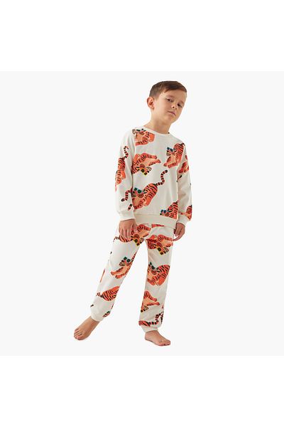 Juniors All-Over Tiger Print Long Sleeves Sweatshirt and Joggers Set