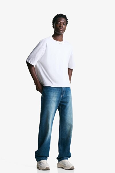 Bershka بنطال جينز مستقيم الساق بقصّة مريحة