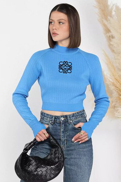 GÜLSELİ Bluză de tricotaj crop top brodat în față albastră