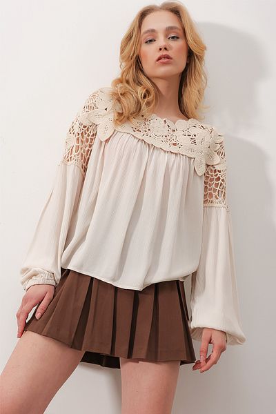 VAGGON Beige Crew Neck Lace Embroidered Hole Openwork Oversize Blouse