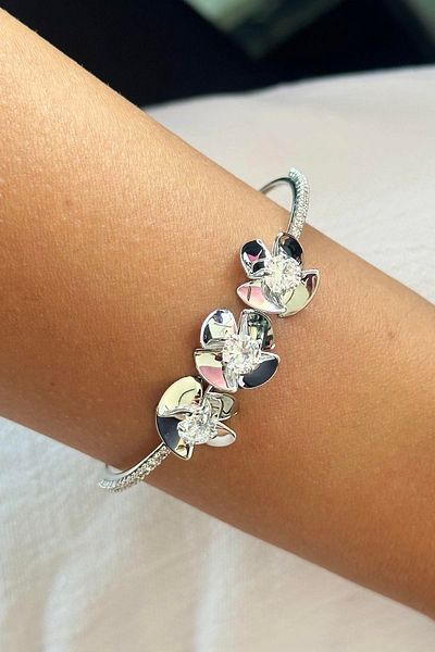 TAKIŞTIR Silver Color Flower Figured Stone Detailed Handcuff Bracelet