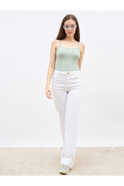 Styli تانك توب سادة ملائم برقبة دائرية وحزام