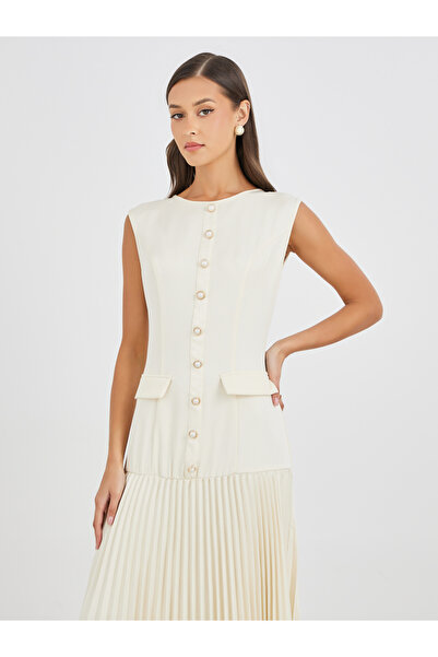 Styli Women Cream Solid Sleeveless Pleated A-Line Maxi Dress