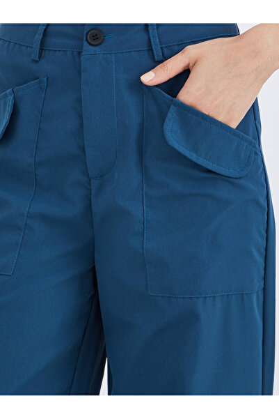 Styli Women Solid Flap Pocket Detail Straight Fit Cargo Pants