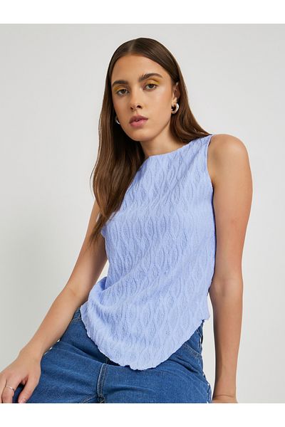 Styli Texture Sleeveless Curved Hem Top