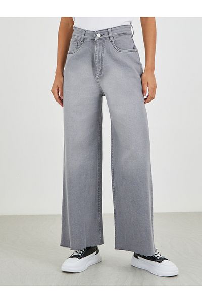 Styli High Rise Kick Flare Jeans with Raw-Edge Hem
