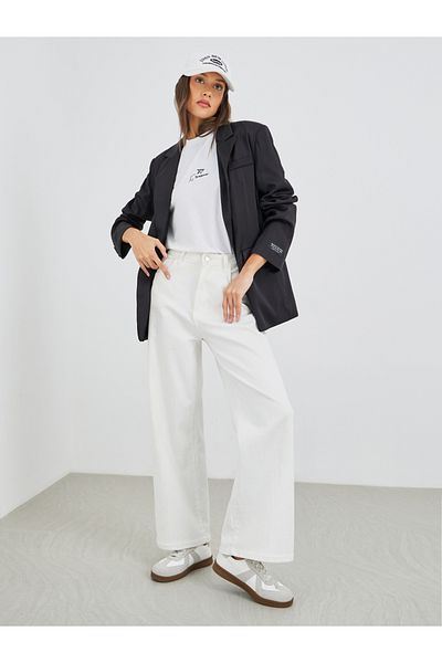 Styli Women Black Regular Fir Regular Length Blazer with Badge Detail
