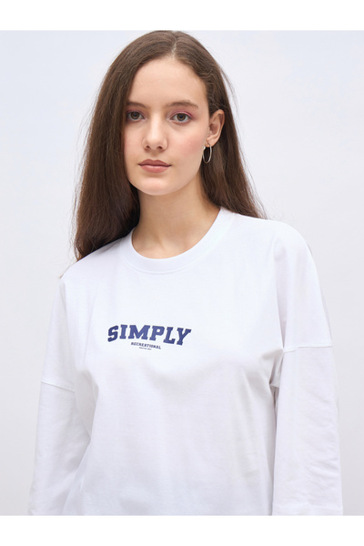 Styli Oversized T-Shirt and Badge Print Leggings Set