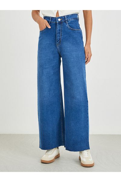 Styli High Rise Kick Flare Jeans with Raw-Edge Hem