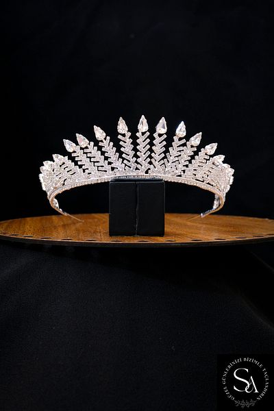 SimgeAksesuar Crystal Stone Fashionable and Elegant Bridal Tiara