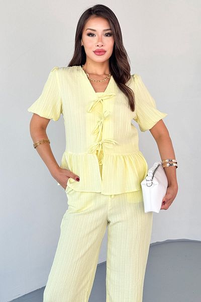 Cappmoda TKM-8015 بلوزة بأكمام مطاطية صفراء وبدلة بنطلون بقصة مريحة