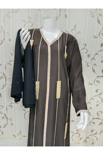 LAİN Elegant women's jalabiya, designed with shiny gold and silver embroidery along the length of the jalabiya, with a gift of a jeweled shawl