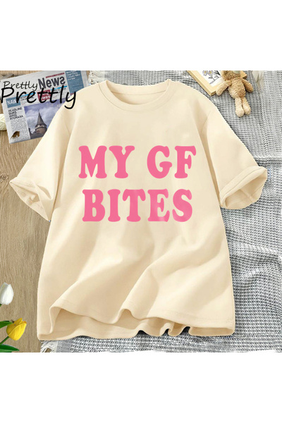 Tarzsokak My Gf Bites Tshirt αστείο ανδρικό μπλουζάκι φίλης για ζευγάρια βαμβ...