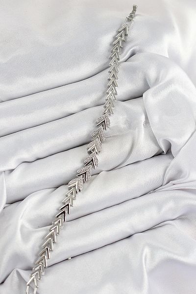 Clariss Brass Zircon Stone Row Arrow Model Silver Color Women's Bracelet