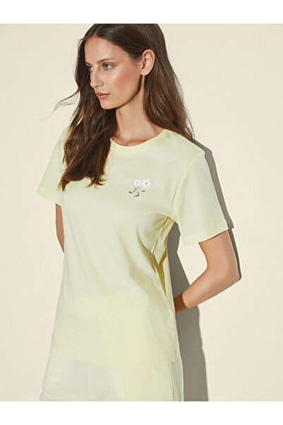 LC Waikiki طاقم الرقبة مطرزة تي شيرت المرأة