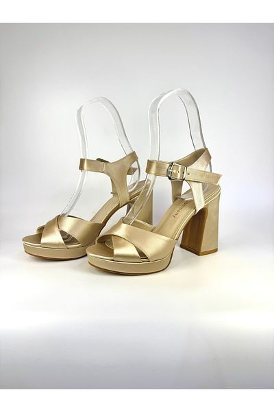 E&L Company 10cm Beige Satin Fabric. This Product Is Running Garantiled.