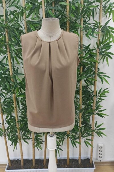 Mossta Αμάνικη μπλούζα Atlas με λεπτομέρεια με πιέτες σε λαιμόκοψη - Μπεζ