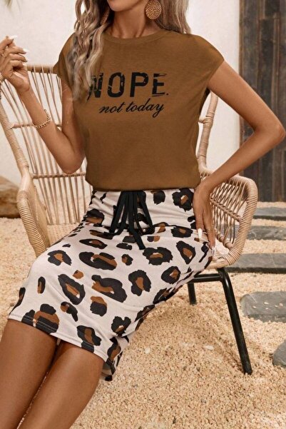 Mossta Διπλό Σετ Μπλούζα με λαιμόκοψη και Φούστα με σχέδιο λεοπάρ - Καφέ