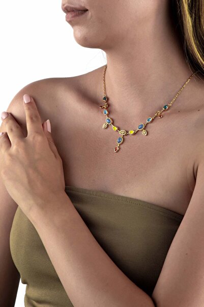 innuendo jewelery قلادة من الأوبال الأزرق الهندسي مع حجر ملون ذهبي اللون