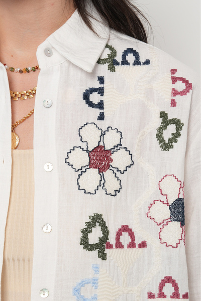 Orfeo Negro KADIN RENKLİ ÇİÇEK NAKIŞLI EKRU RENK OVERSİZE GÖMLEK