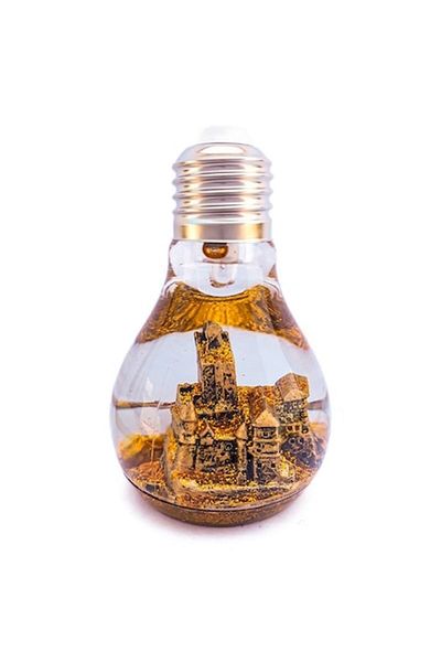OEM Decorațiune din plastic în formă de bec cu lichid și baterii, Castelul Bran, auriu, 6x10 cm