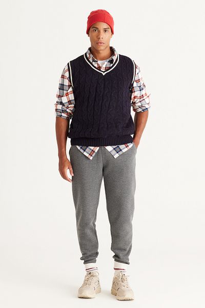 AC&Co / Altınyıldız Classics Men's Navy Blue Standard Fit Regular Cut V-Neck Knitwear Sweater