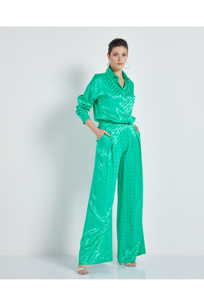 SERPİL Parlak Dokulu Gömlek Yaka İkili Takım – Geniş Paçalı Pantolon ve Rahat...