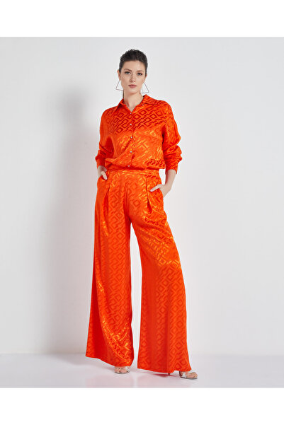 SERPİL Parlak Dokulu Gömlek Yaka İkili Takım – Geniş Paçalı Pantolon ve Rahat...