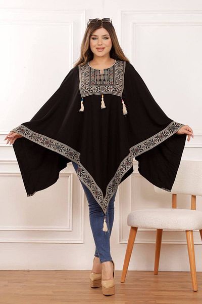 Lyaly aljlabyh "Earth Colors" poncho, elegant design with geometric embroidery and unique motifs, for a modern and comfortable look.