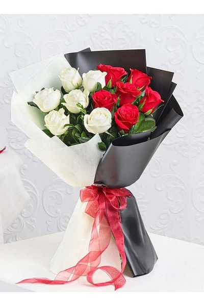 Generic Enchanting Love Roses Bouquet