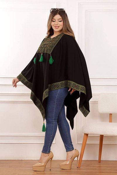 Lyaly aljlabyh "Earth Colors" poncho, elegant design with geometric embroidery and unique motifs, for a modern and comfortable look.