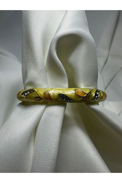 Mutenaura Enameled Handcuff Bracelet