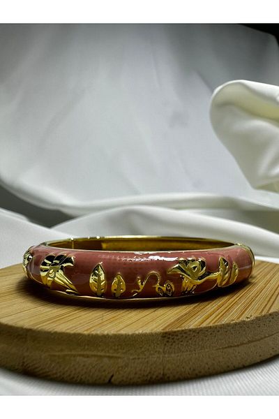 Mutenaura Enameled Handcuff Bracelet
